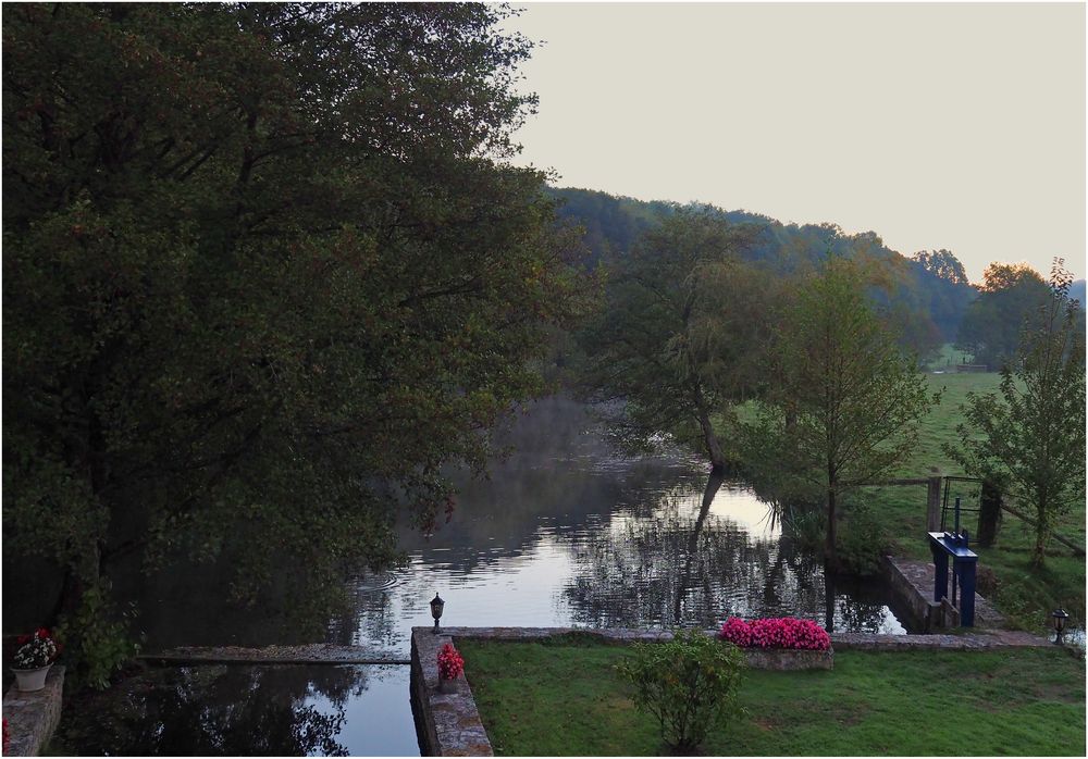 Petit matin sur un étang près de la Charente