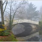 Petit pont dans la brume.