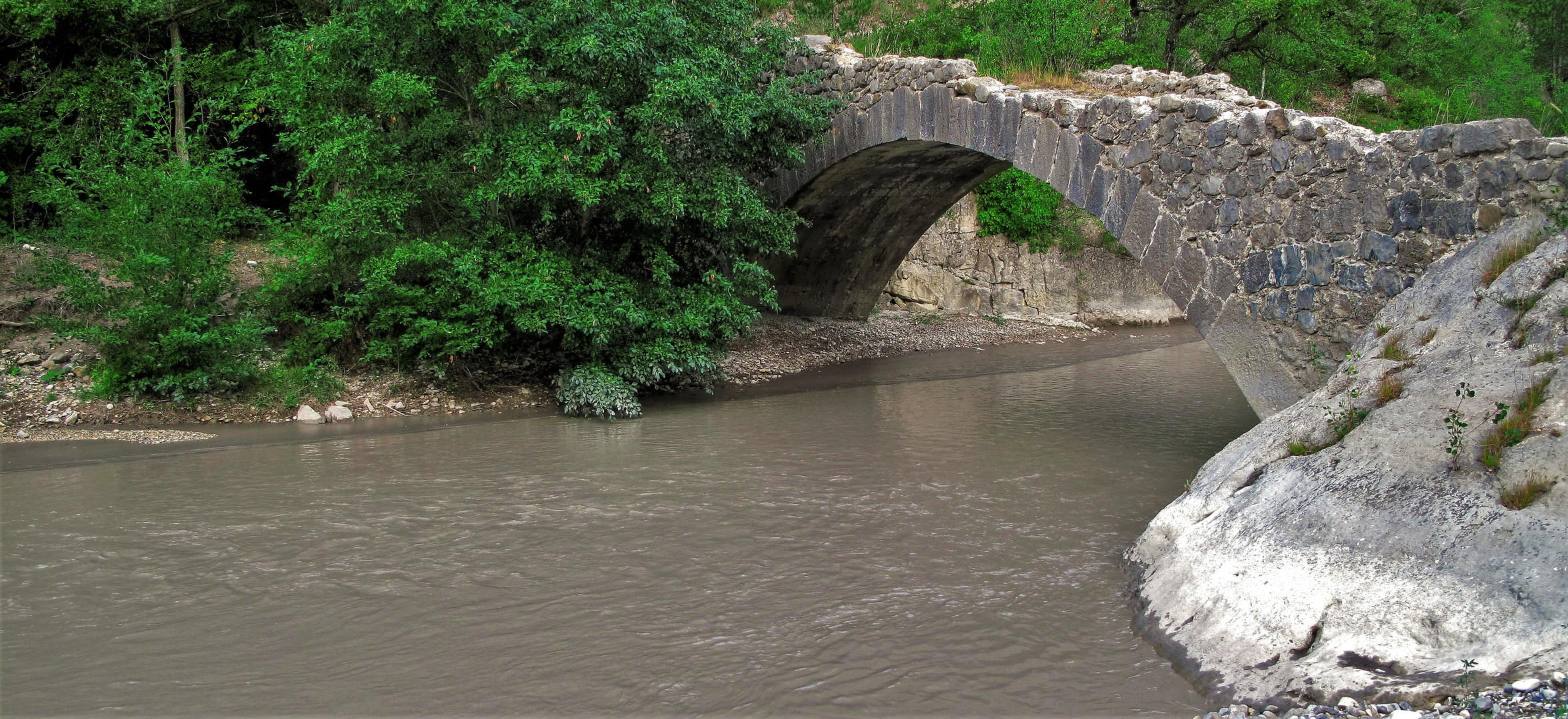 PETIT PONT SUR L'ASSE