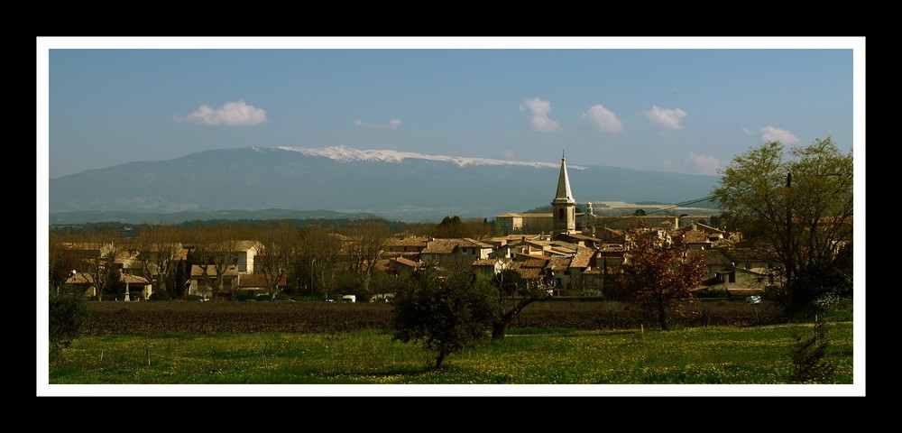 Petit village au pied du Mont Ventoux