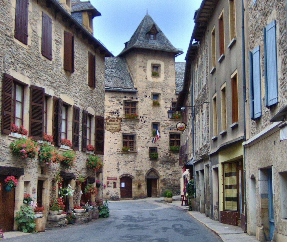 PETIT VILLAGE D' AVEYRON