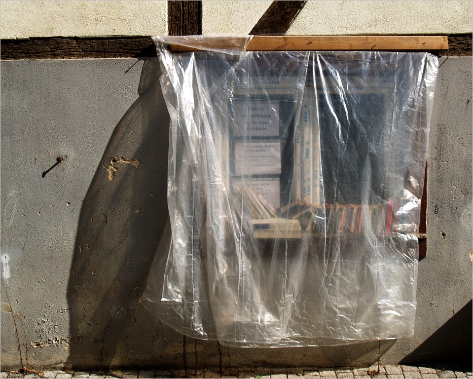 Petite bibliothèque de rue.