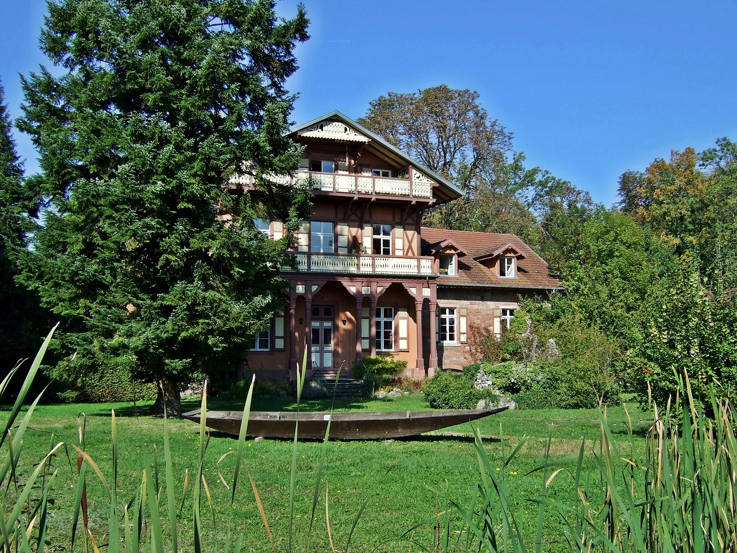 "Petite Camargue Alsacienne" Hauptgebäude mit Büros und Dienstwohnungen.