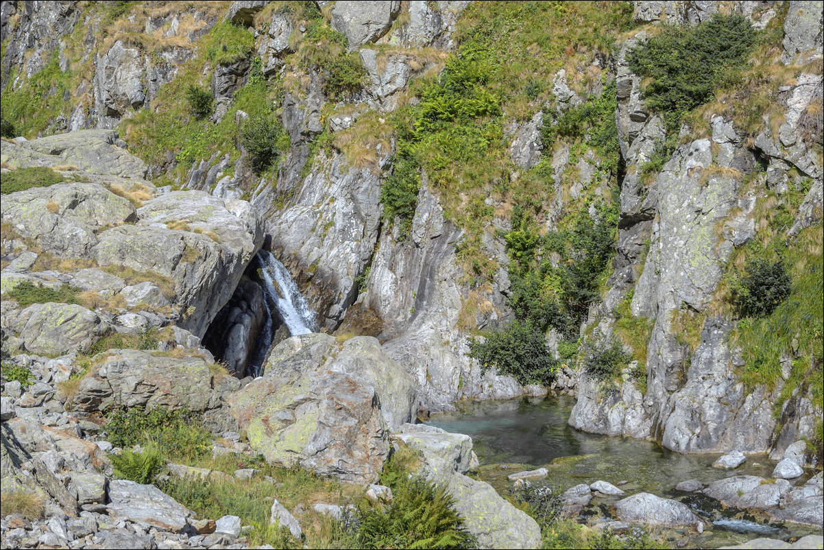 Petite cascade Randonnée lac Autier 