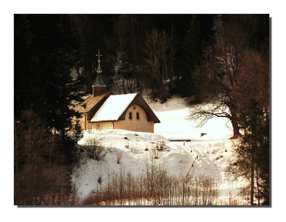 petite chapelle près du lac de la Chèvrerie (hte-savoie)