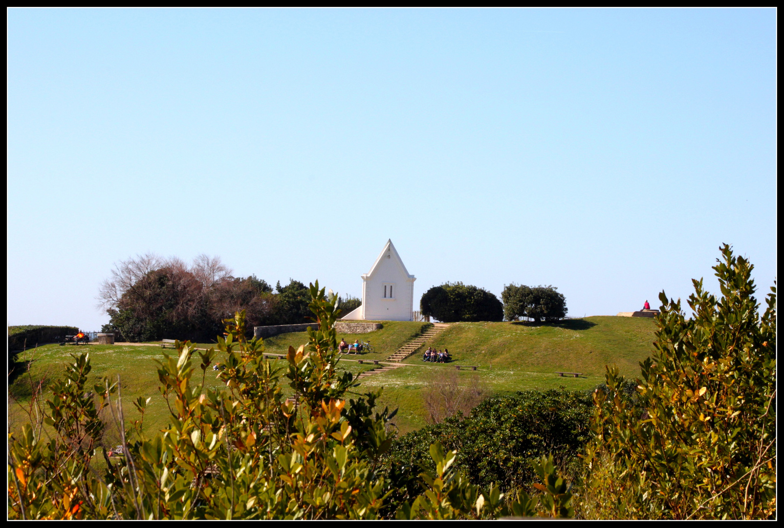 PETITE CHAPELLE SUR LA COLLINE DE SAINTE bARBE A SAINT JEAN DE LUZ