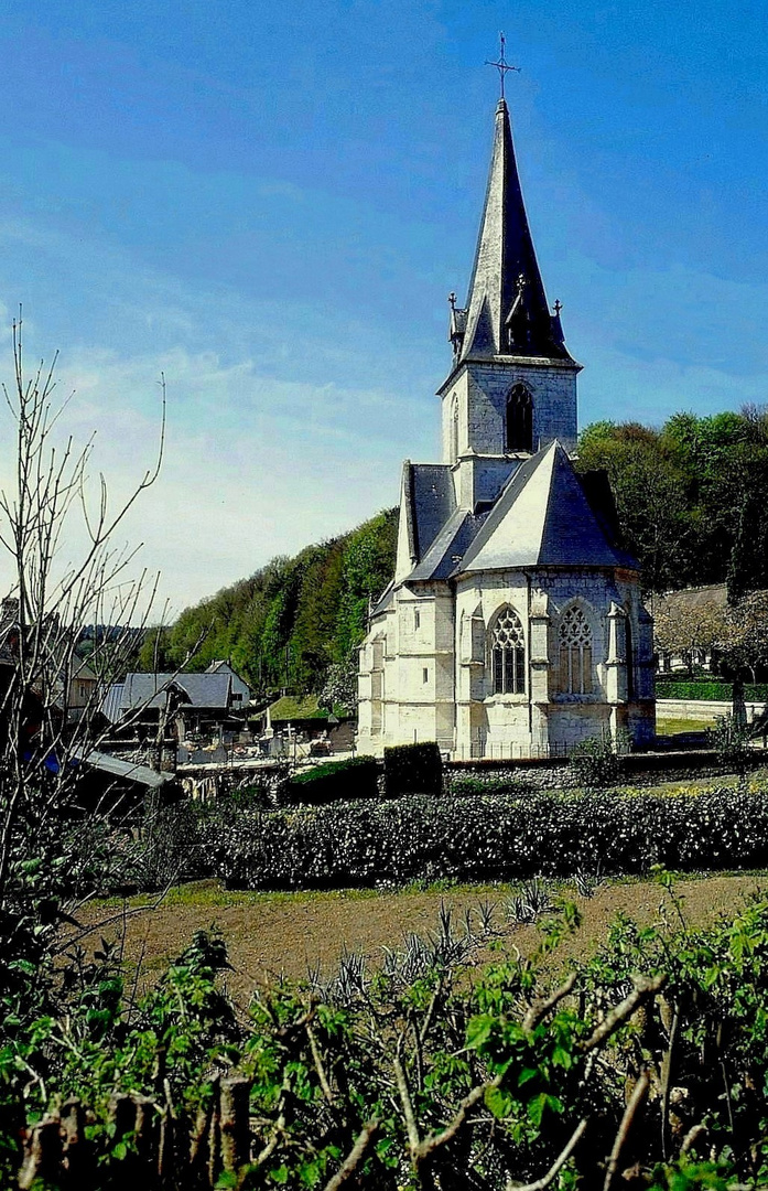 Petite église de campagne en Seine-Maritime