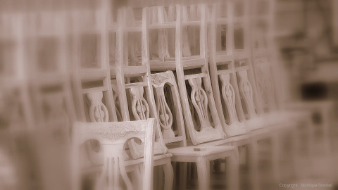 Petite fabrique de chaises blanches