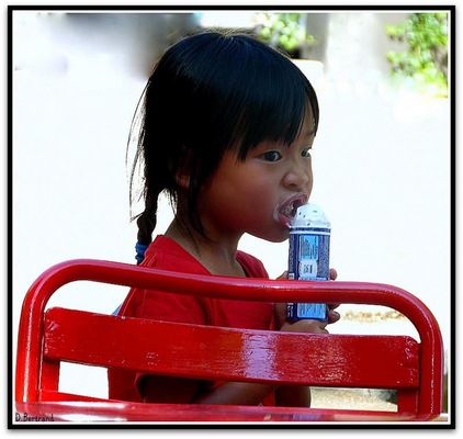 Petite fille au mois de juillet..