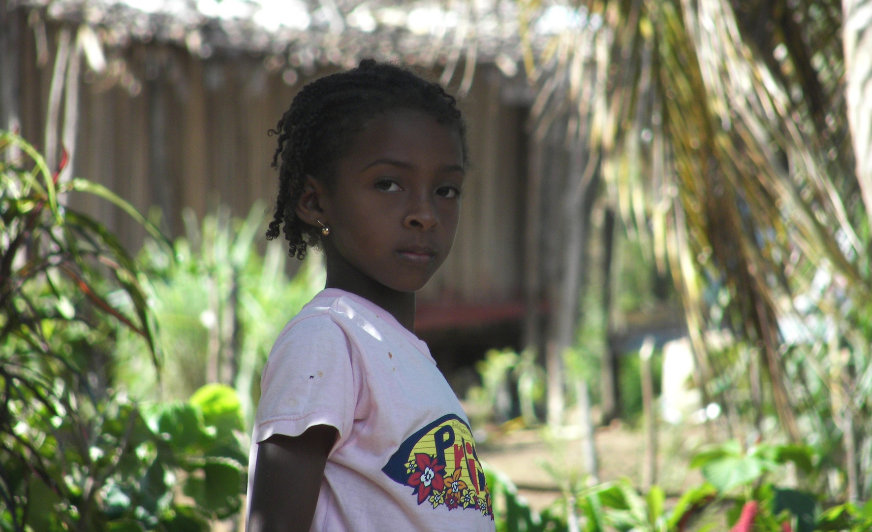 Petite fille innocente de Madagascar