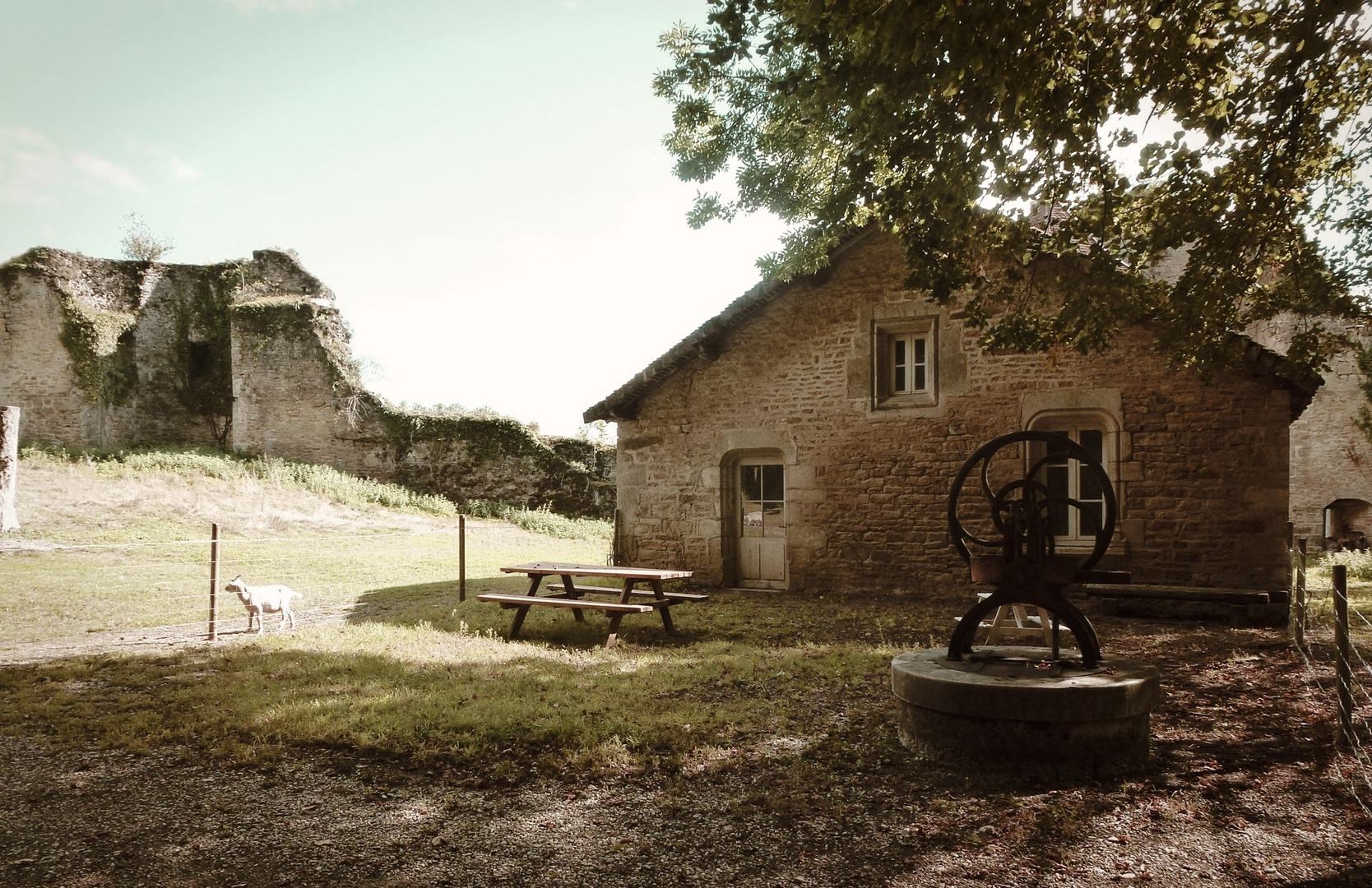 Petite maison en pierre