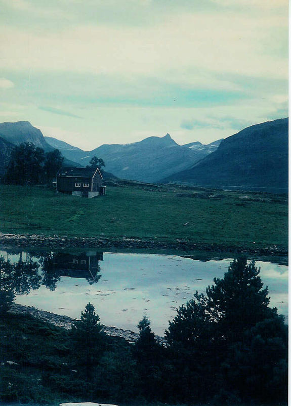 Petite maison isolée près de Fauske (Norvège)