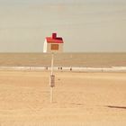 Petite maison posée sur la mer