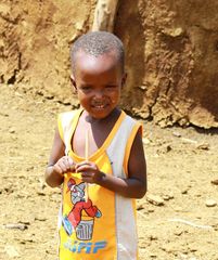 petite masai dans son village