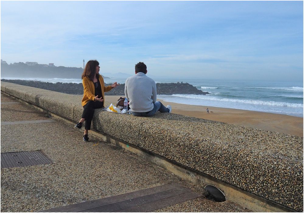 Petite pause face à la mer