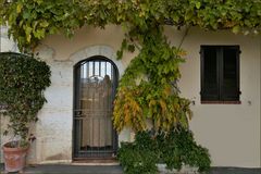 Petite Porte d entrée  d une maison Provençale ..