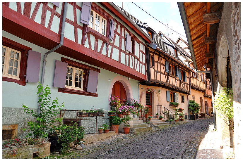 Petite rue à Eguisheim .