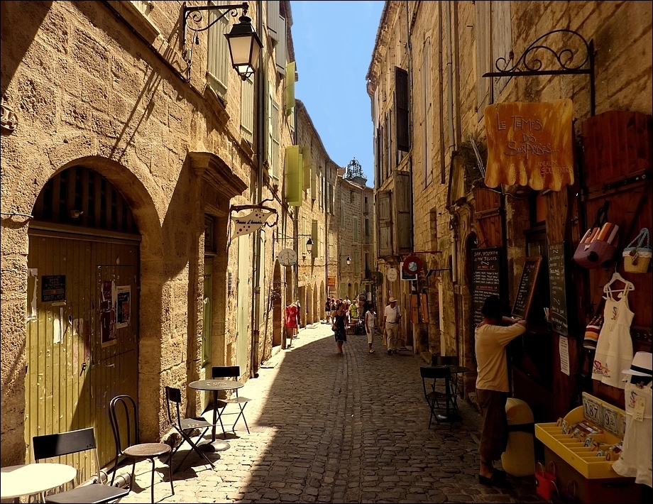 Petite rue de Pézenas (Hérault)