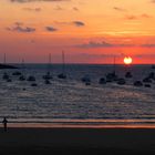 Petits bateaux au coucher de soleil