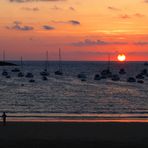 Petits bateaux au coucher de soleil