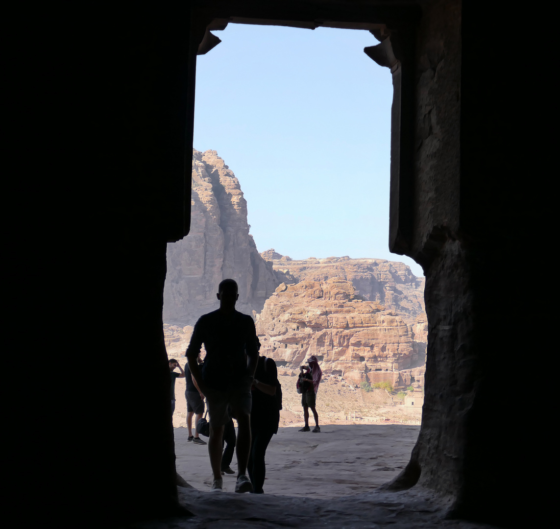 Petra Blick aus dem Urnengrab