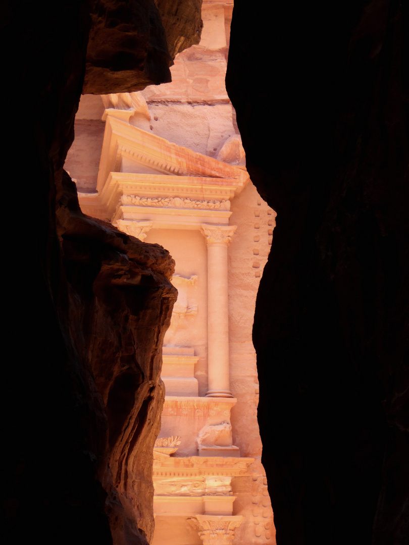 Petra: Last steps before seeing the full beauty of Al Khazneh