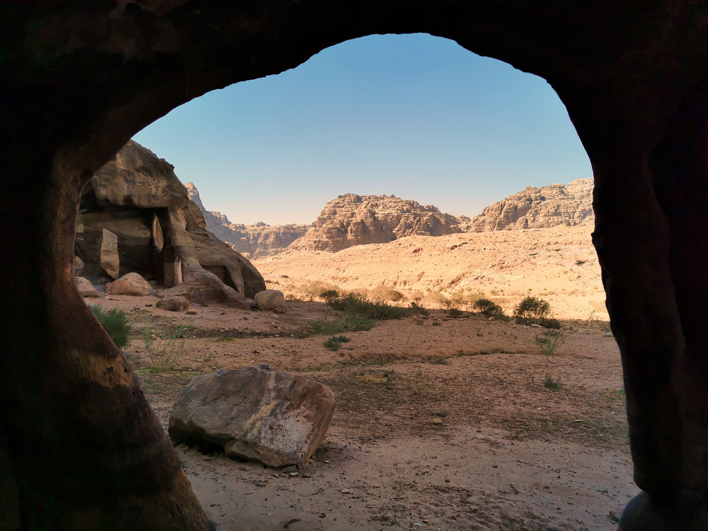 Petra Wadi Mataha  Ausblick aus einem Grab