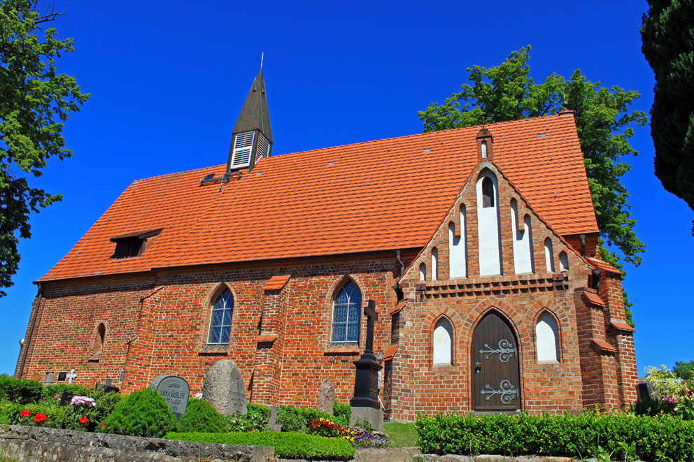 Petri-Kirche in Katzow 13. Jh.