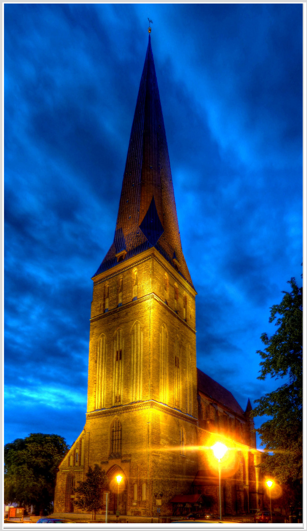 Petrikirche im Dunkeln