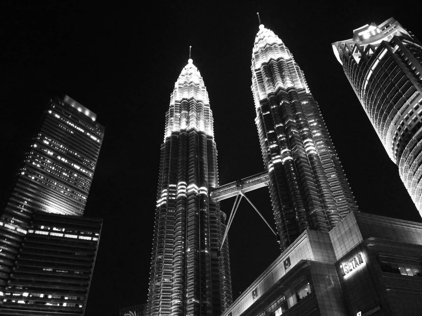 Petrona towers at night