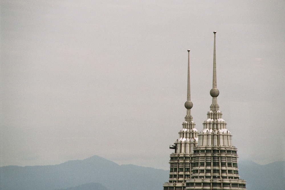 Petronas auf Augenhöhe