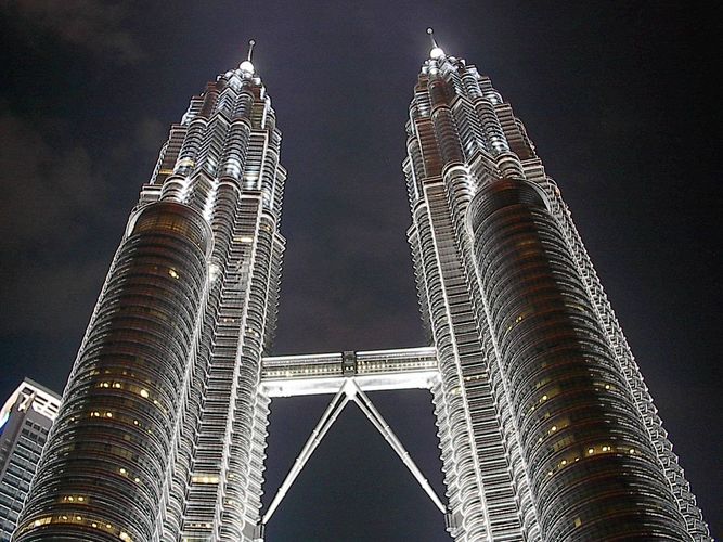 Petronas Towers bei Nacht