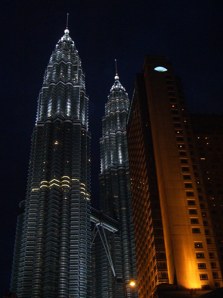 Petronas Towers bei Nacht