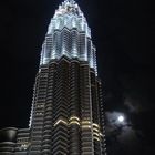 Petronas Towers mit Vollmond