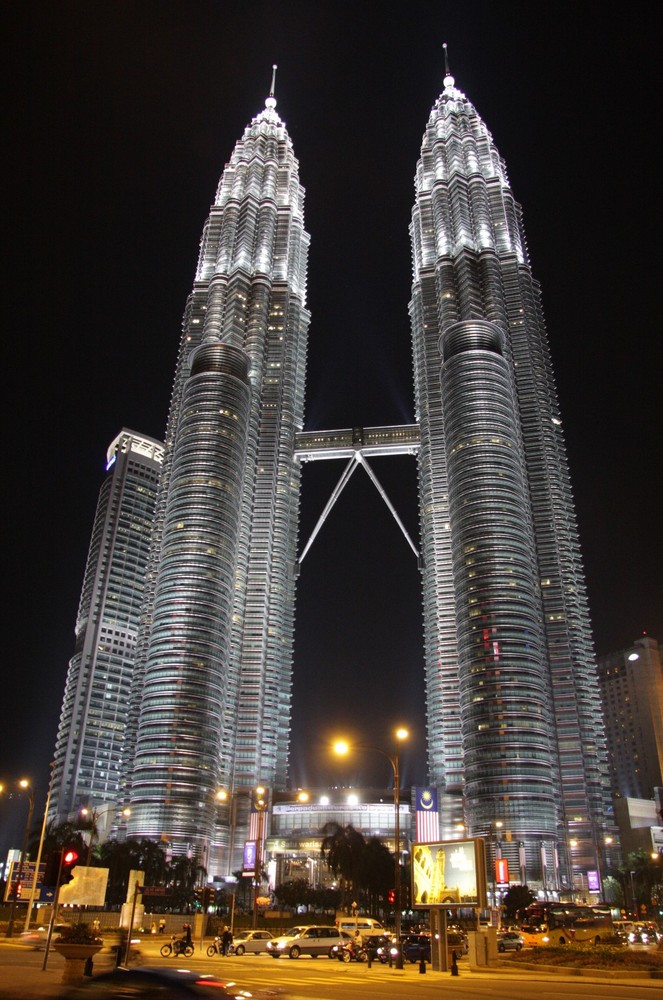 Petronas Twin Towers (451.9m)