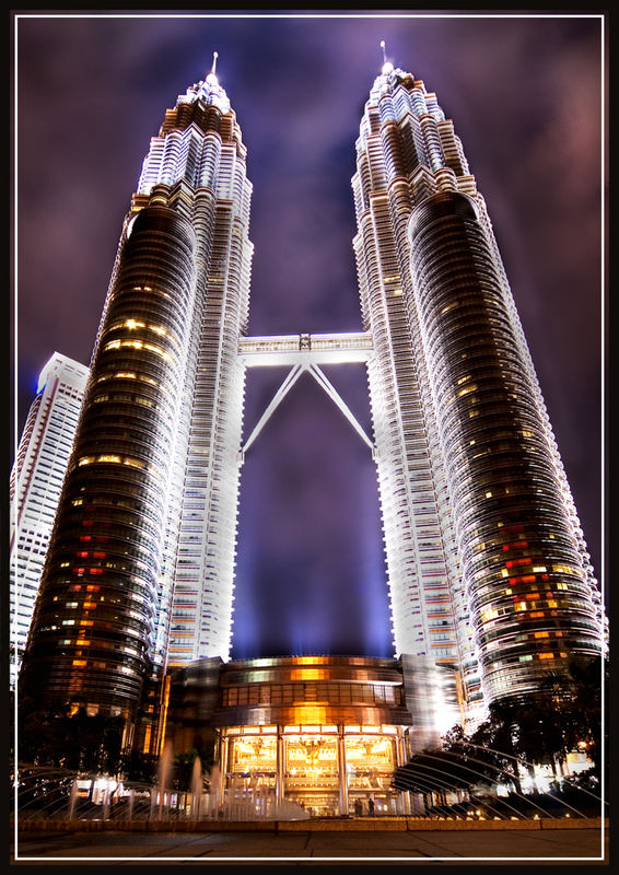 Petronas Twin Towers bei Nacht