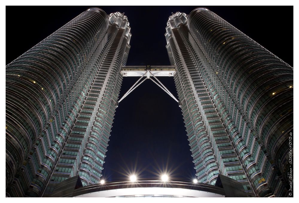 Petronas Twin Towers bei Nacht, Malaysia 2012