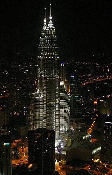 Petronas-TwinTowers bei Nacht