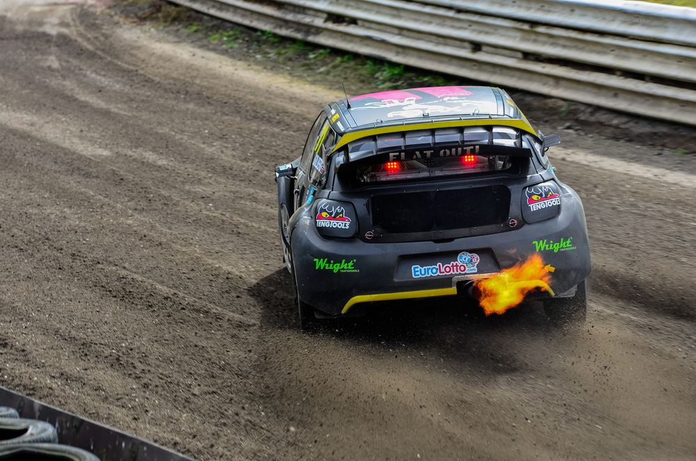 Petter Solberg spuckt Flammen