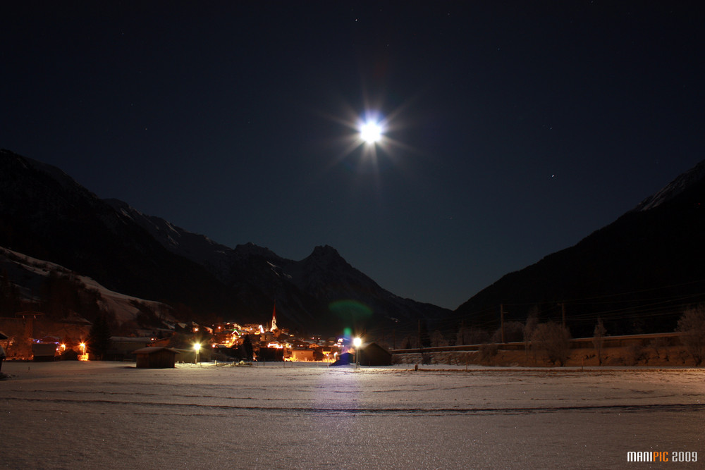 Pettneu bei Nacht