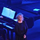 PETULA CLARK  "Down Town"  November 2011 im Casino de Paris