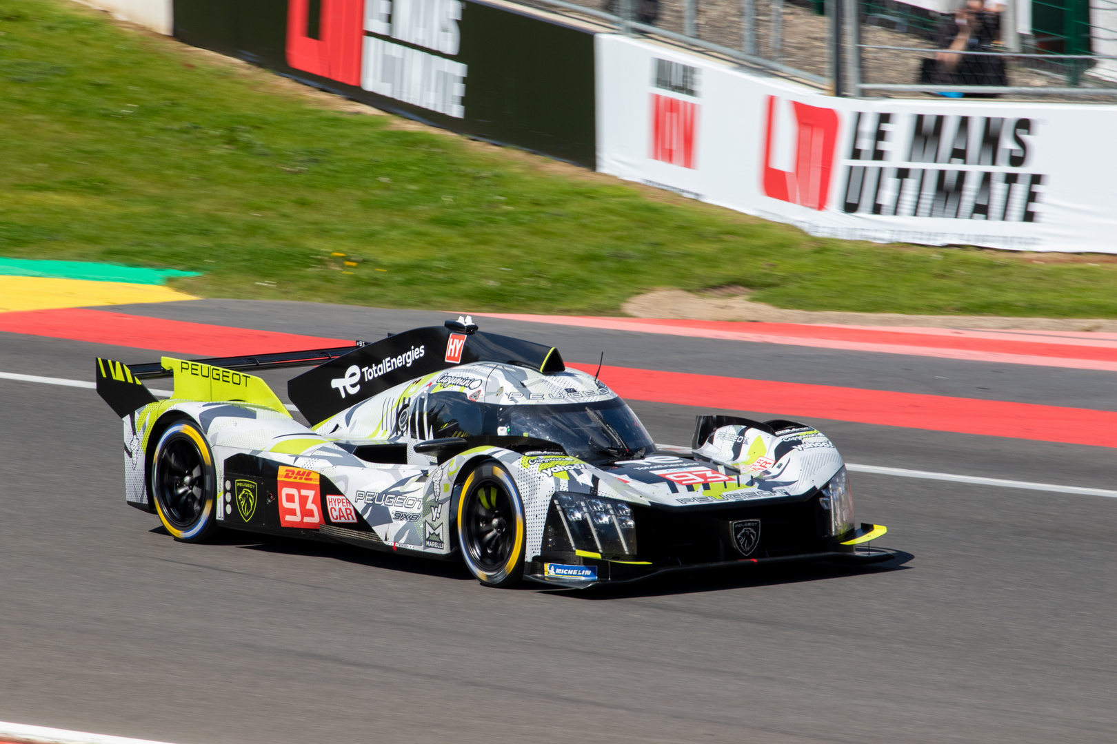 Peugeot entering the Raidillon