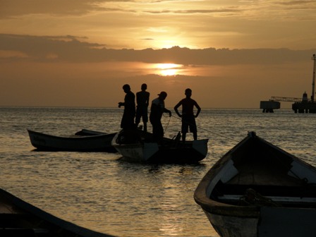 PEZCA AL ATARDECER