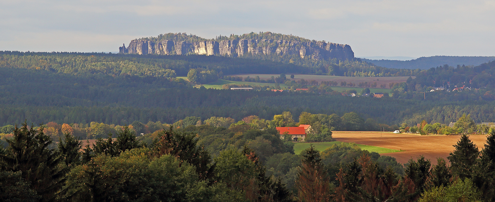 Pfaffenstein von den Höhen zwischen Altendorf und Rathmannsdorf...