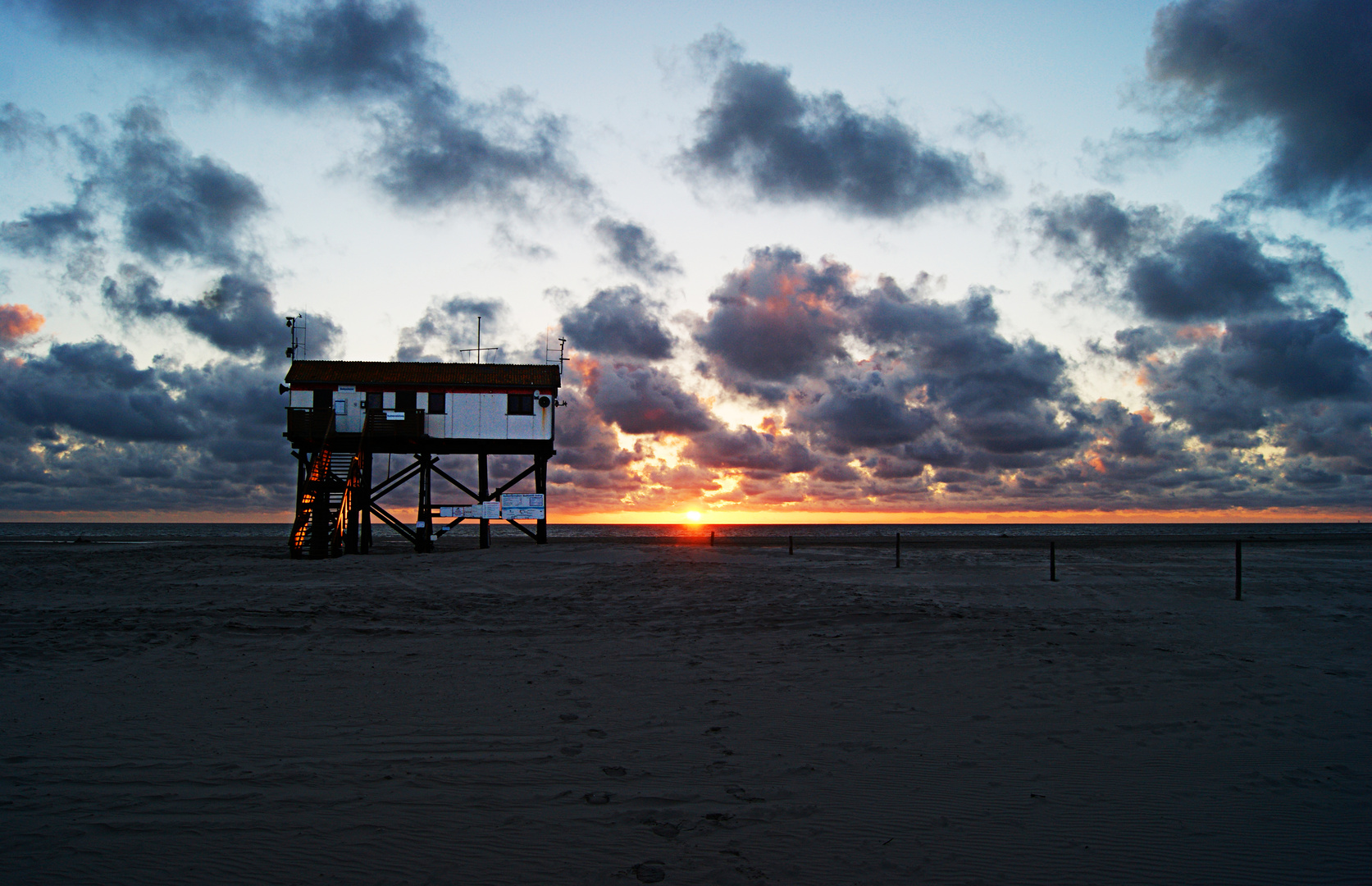 Pfahlbau am Strand