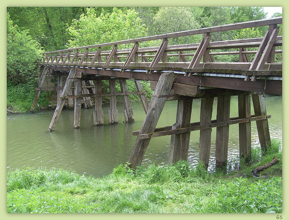 Pfahljochbrücke über den Neckar....