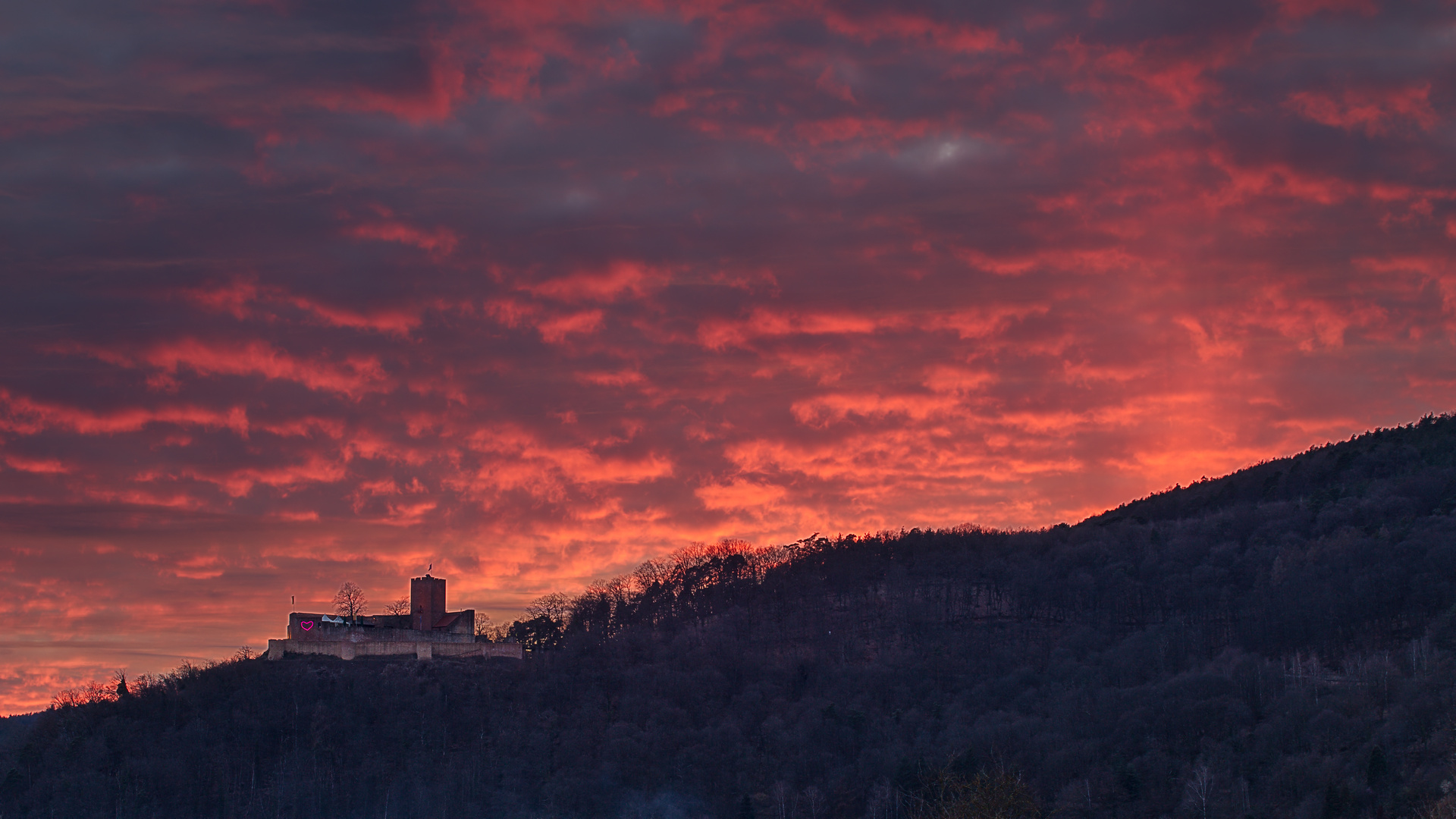 Pfalz - Abendglühen über der Burg Landeck