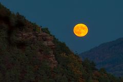 Pfalz - Blauer Mond am Wachtfelsen