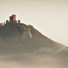 Pfalz - Burg Trifels im Nebelmeer