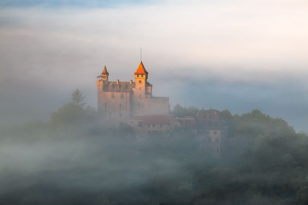 Pfalz - die ersten Sonnenstrahlen auf der Burg